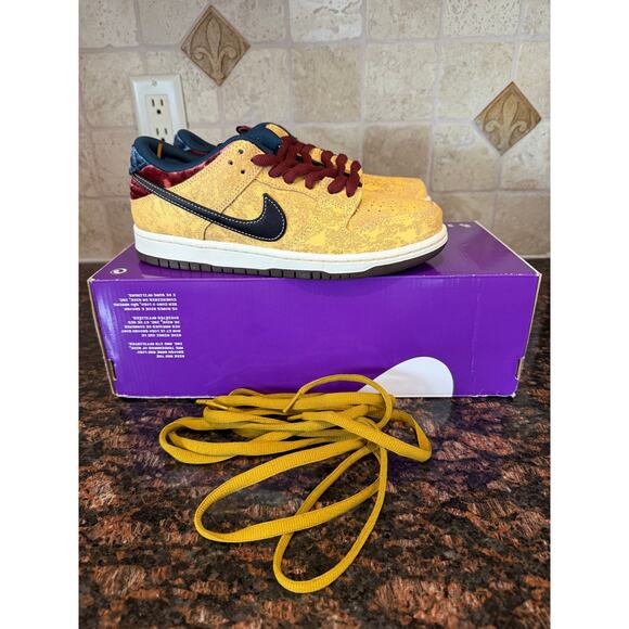 Nike SB Other - Nike SB Dunk Low "City Of Cinema" Sz 7M/8.5W Brand New (Broken Box/Missing Lid)
